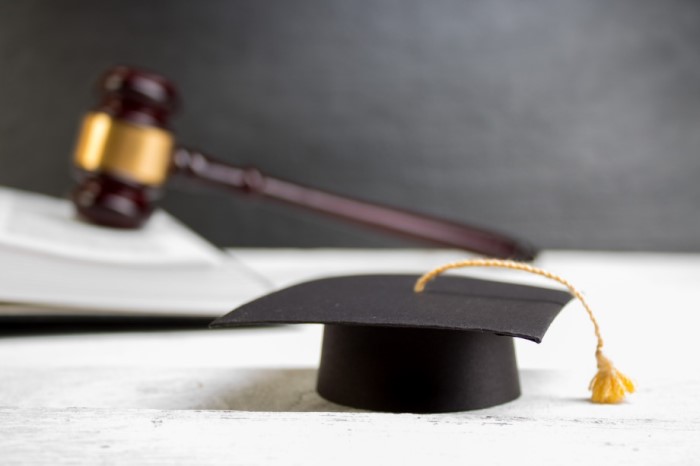 Getting A Law Degree Online Vs in Person: Benefits and Drawbacks